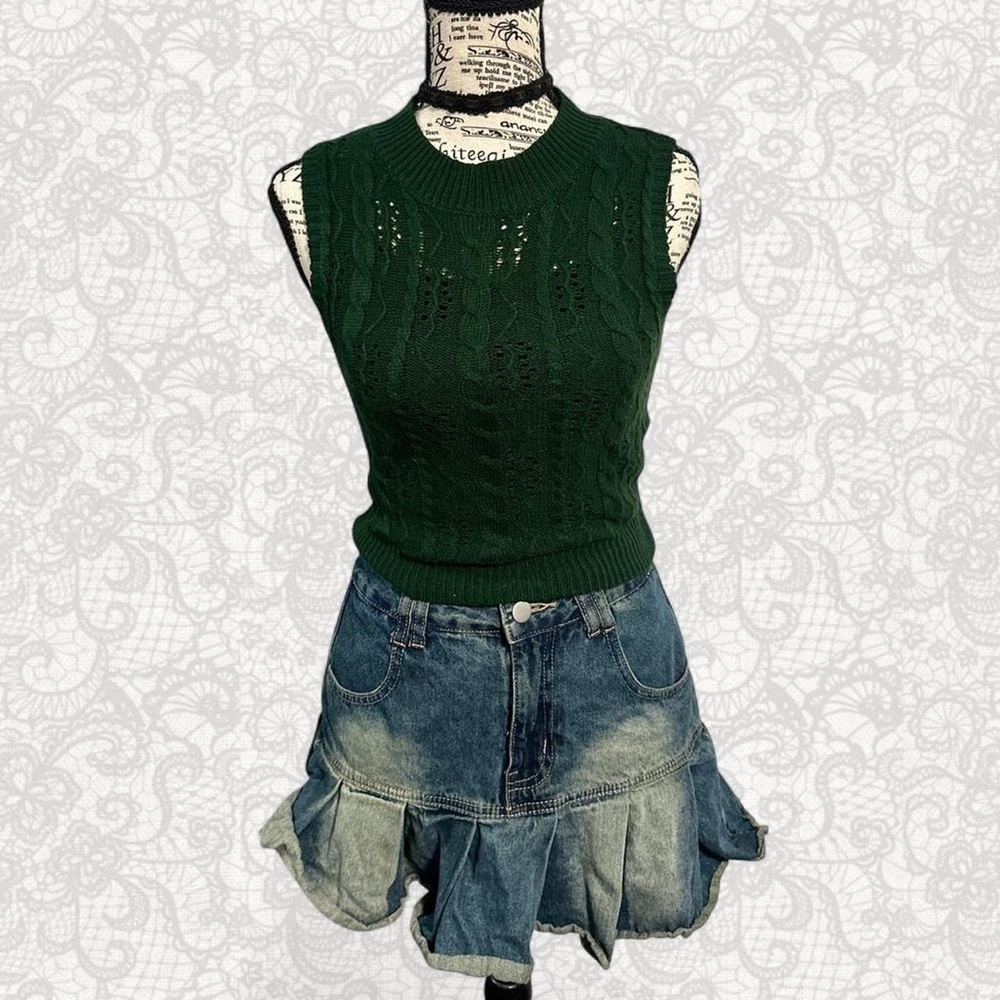 Green Cable Knit Sweater Vest (+ inside black crop cami)